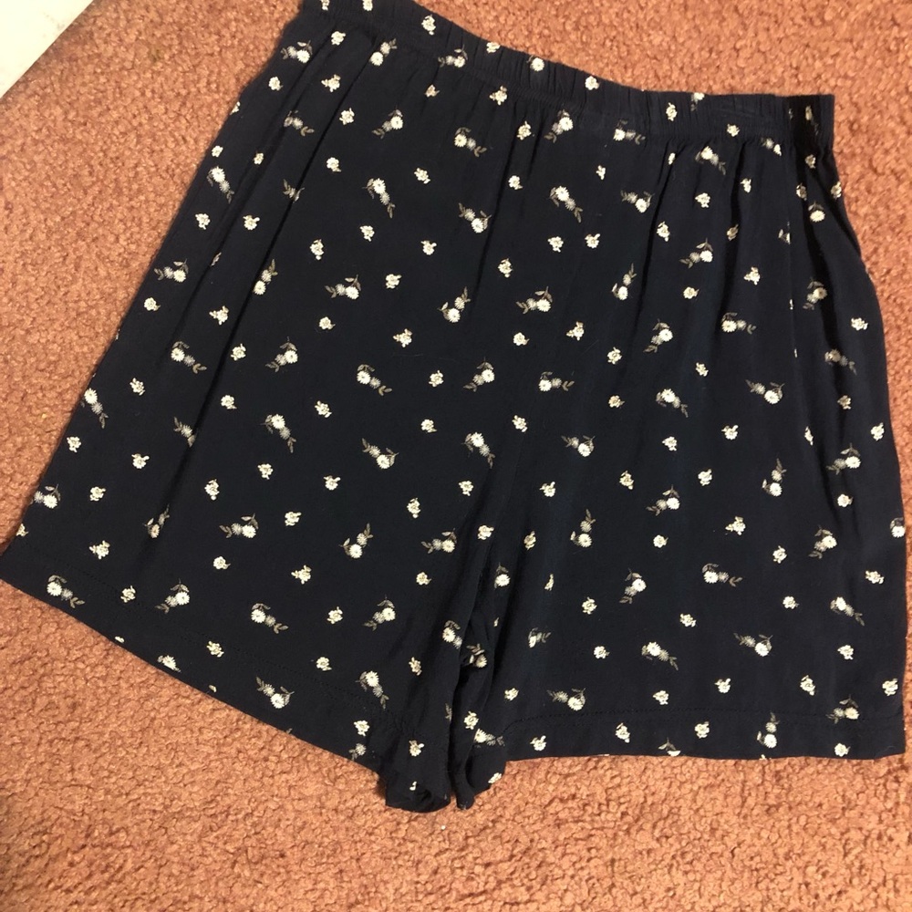 Adorable Flowered Vintage Sport Tie Shorts - Picture 2 of 11